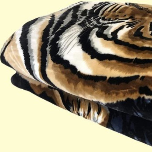 Solaron King 3 Tigers Mink Blanket Green Background - Picture 6 of 7